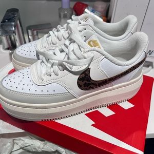 W NIKE COURT VISIÓN ALTA